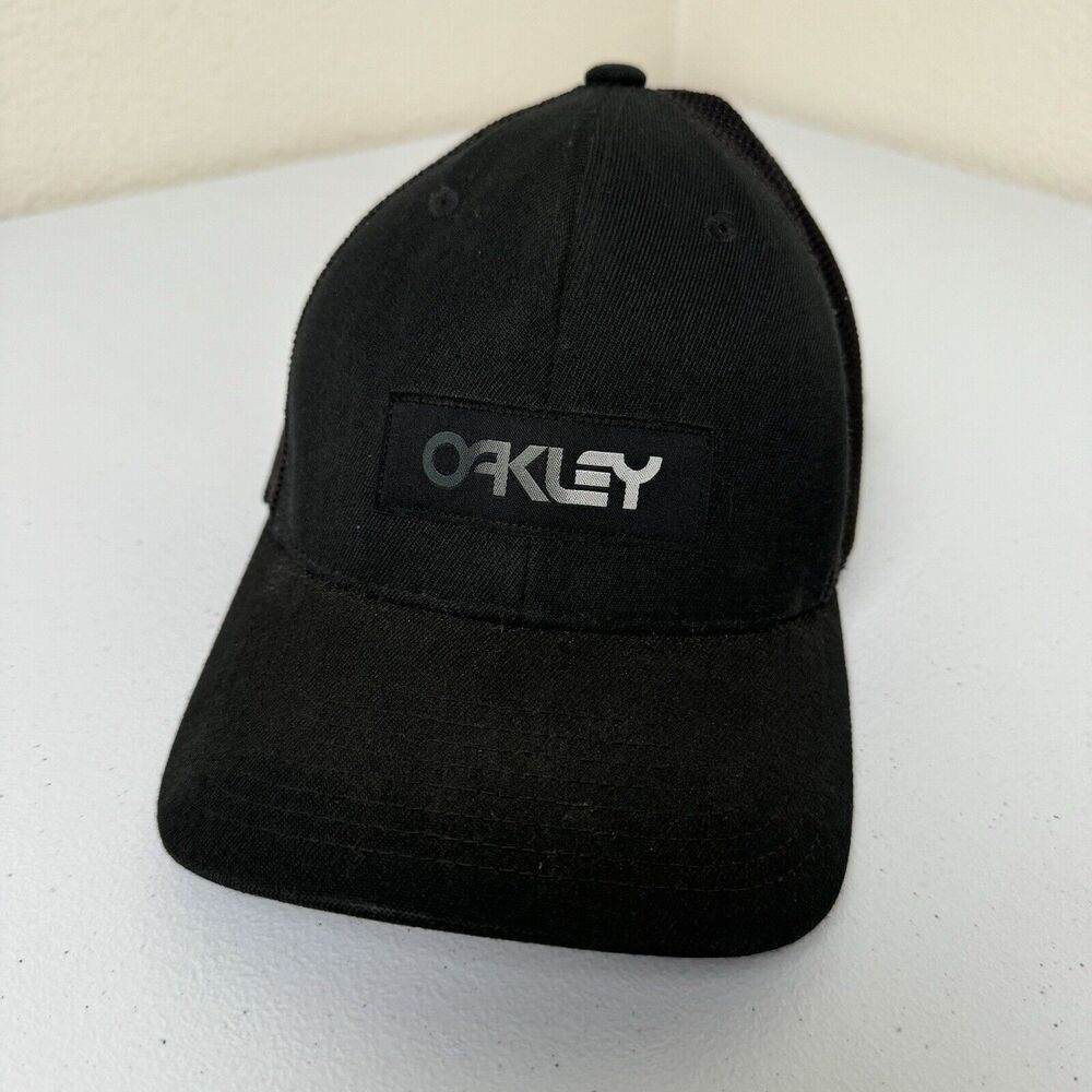 Oakley Hat Mens S/M Black Flex Fit Gray Logo‎ Cap Stretch Golf Tech Active